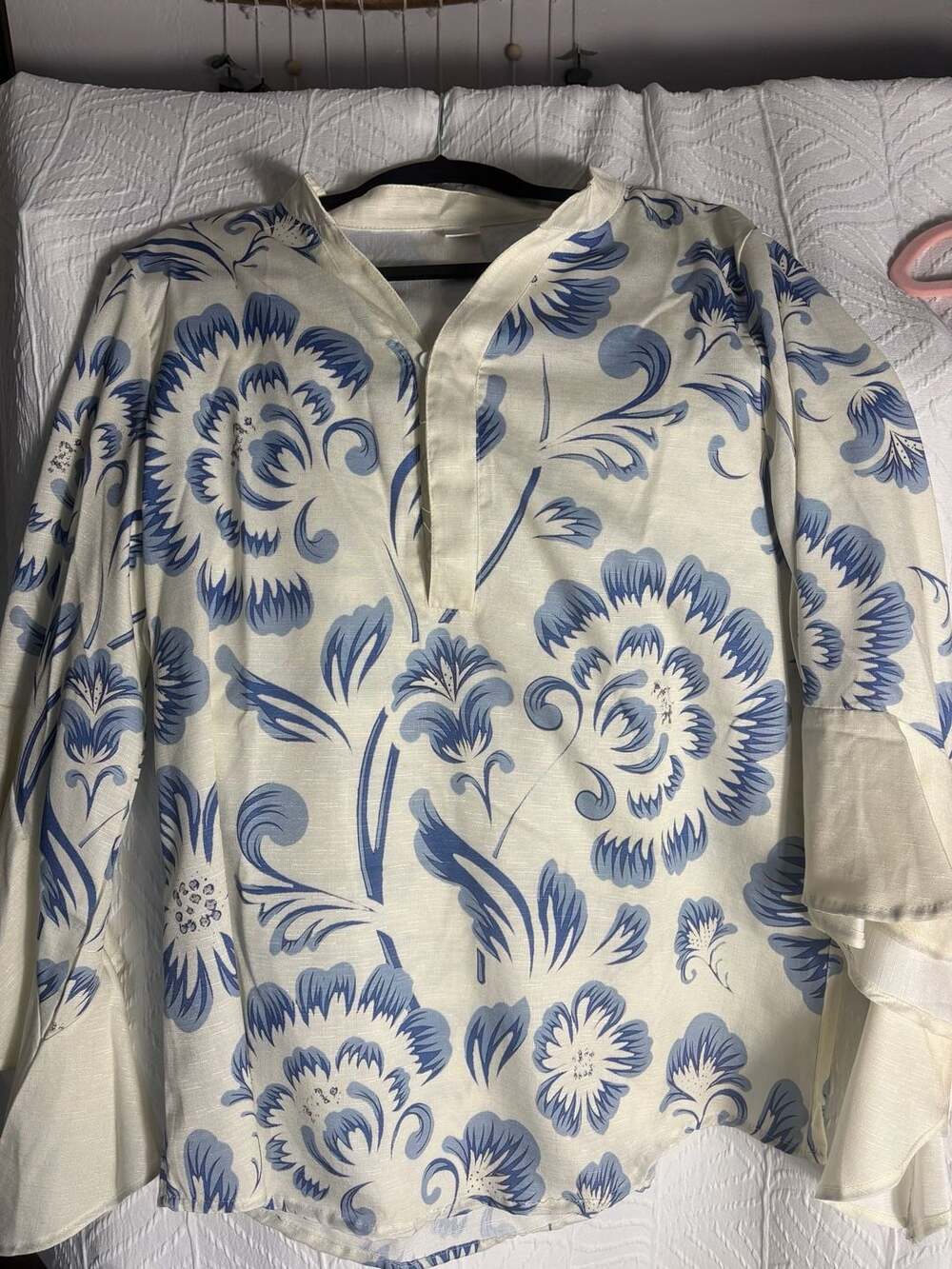 Floral Print Split Neck Tunic Size XL Blue White Bell Sleeve Blouse